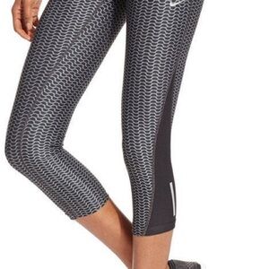 Nike Women’s Grey Patterned Capri Leggings, Small, Like New 💕